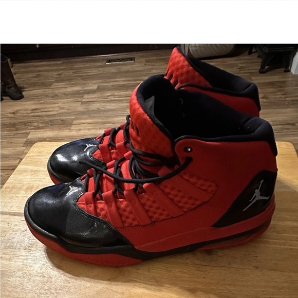 Jordan Max Aura University Red and Black Size 11 - Picture 3 of 7